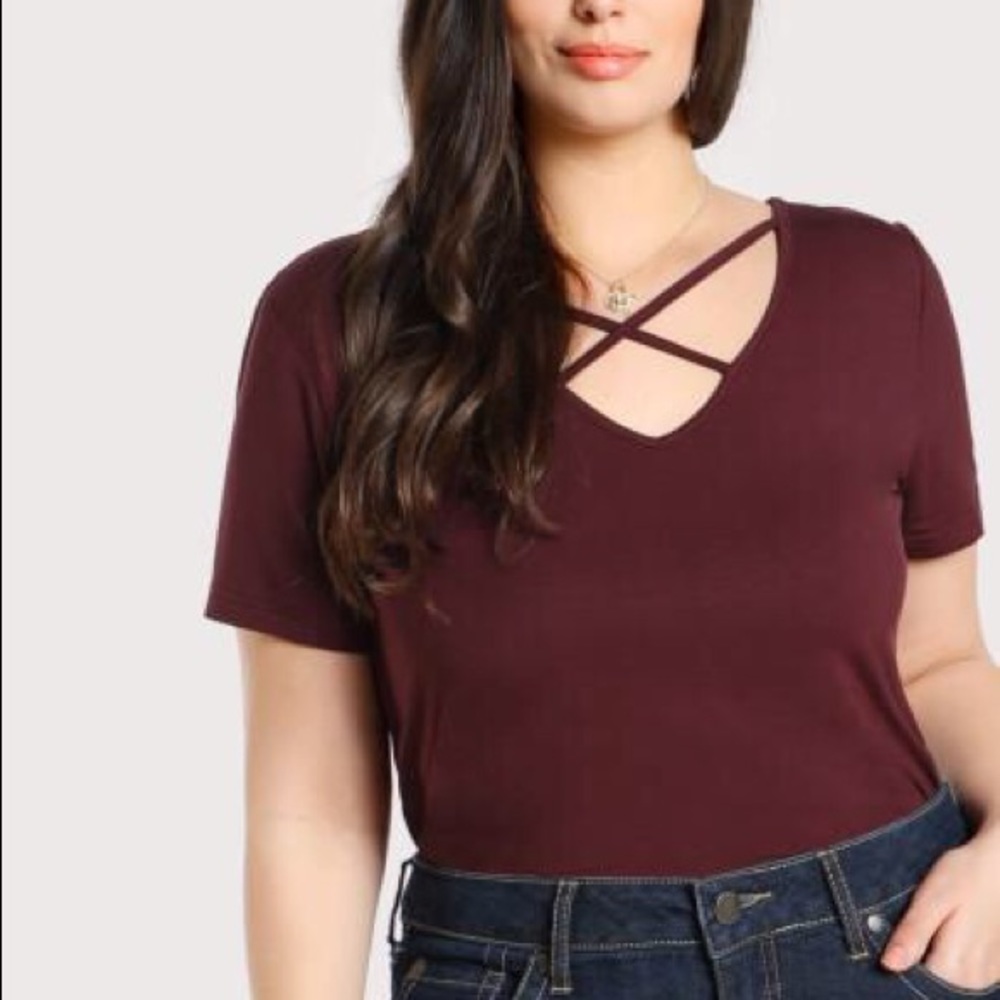 Crisscross neck T shirt (plus size)